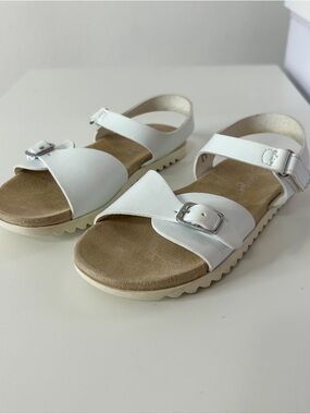 Cat & Jack Girls White Buckle Strap Comfort Sandals.